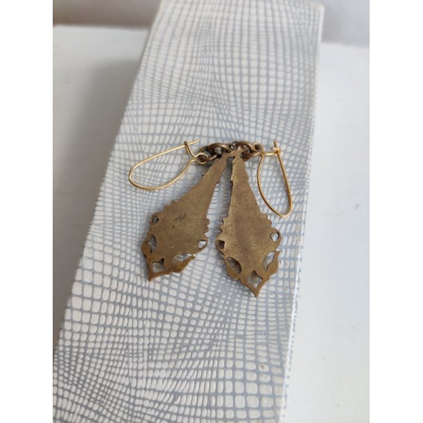 Romantiske vintage �reringe, lyser�d og messing