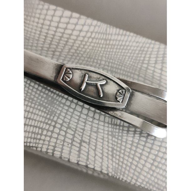 Vintage s�lv-slipsen�l med bogstavet K