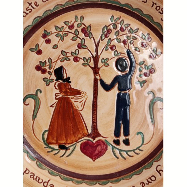 Pennsbury Pottery t�rtefad med �bletr�