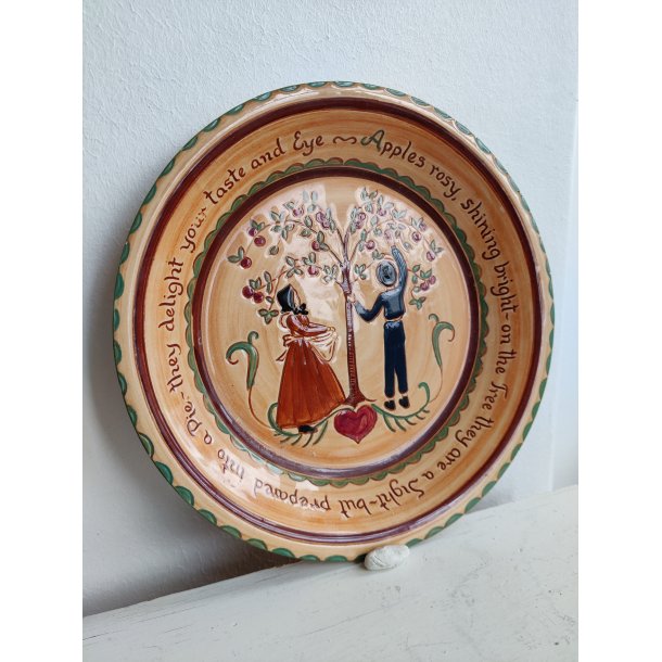 Pennsbury Pottery t�rtefad med �bletr�
