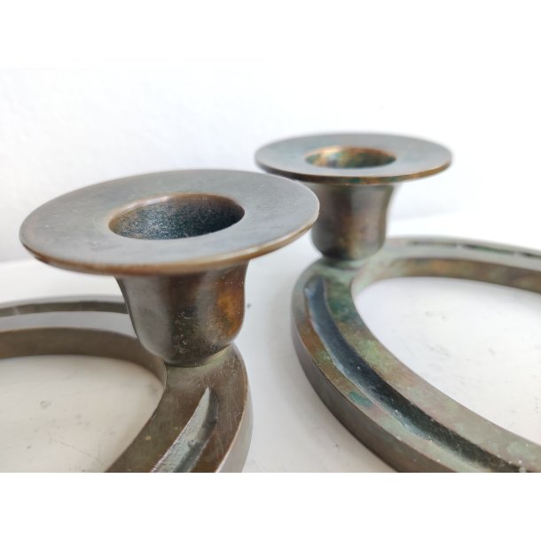 Hestesko lysestager i bruneret kobber 