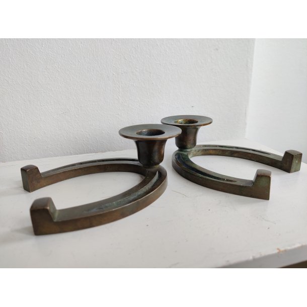 Hestesko lysestager i bruneret kobber 