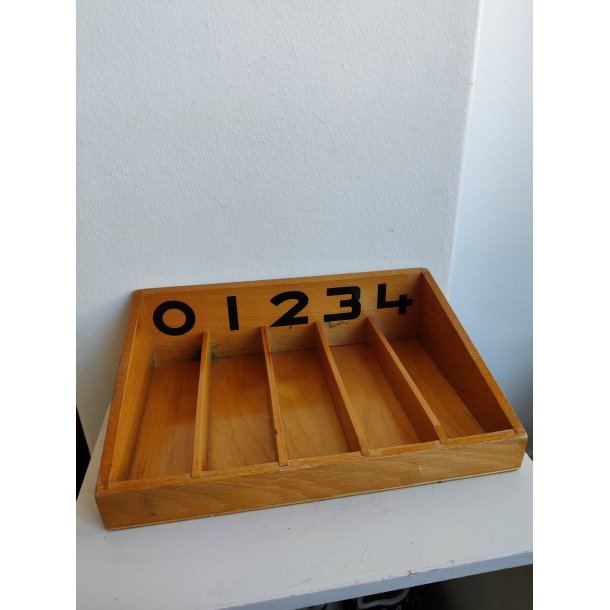 Opbevarings�ske af tr� med numre 0-4