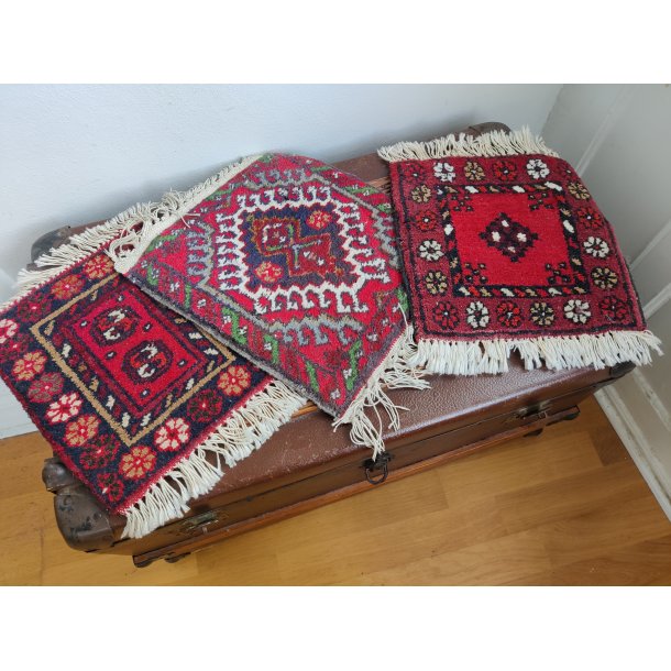 Tre sm� persiske t�pper el. m�tter