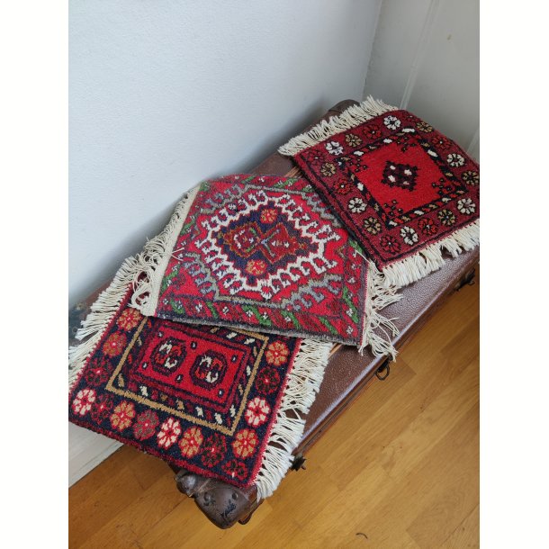 Tre sm� persiske t�pper el. m�tter