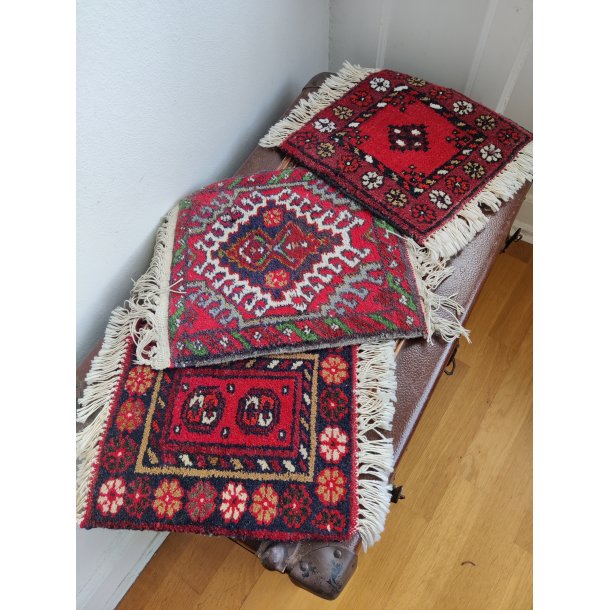 Tre sm� persiske t�pper el. m�tter