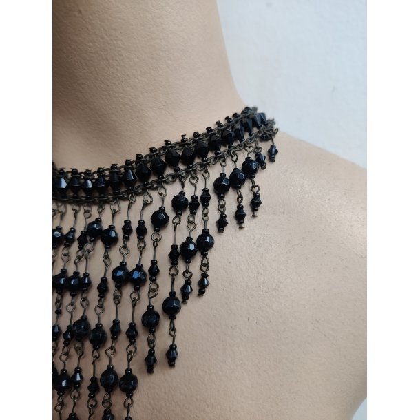 Halsk�de med sorte perler, choker/cascade 1990-2000