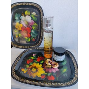 2 russiske metalbakker med blomster