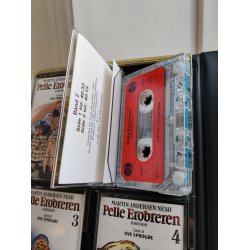 Pelle Erobreren p� kassetteb�nd, samlet serie, Ove Sprog�e