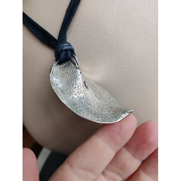 Halssmykke med stort smukt blad, fors�lvet 