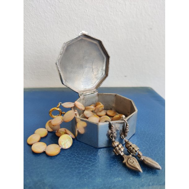 Sekskantet s�lv�ske med rose (tot�rnet)