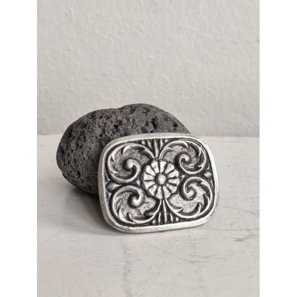 Norsk tin broche, sk�nvirkestil