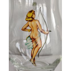 Glaskande med yndig bueskytte