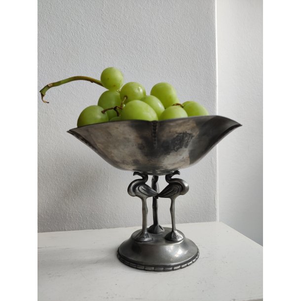 Tinopsats med tre flamingoer