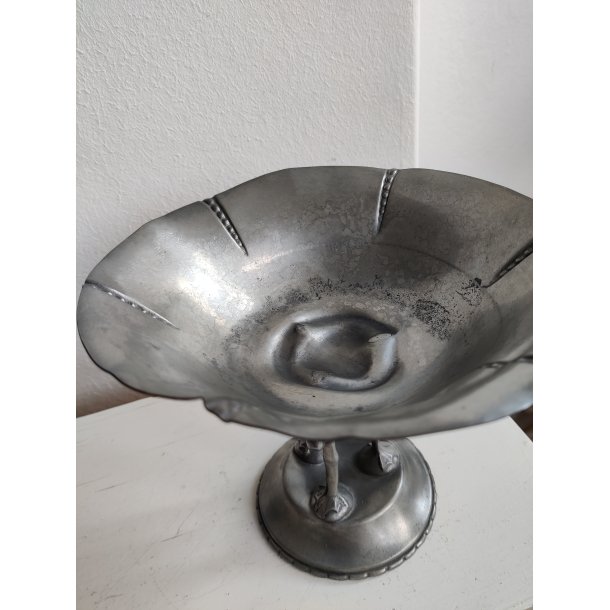 Tinopsats med tre flamingoer