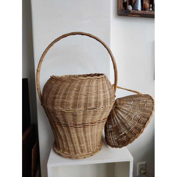 Flettet strikkekurv med l�g