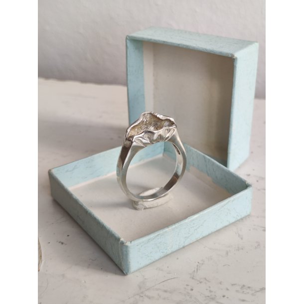 S�lvring med plads til perle