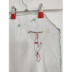 Meget gammel jule-bordl�ber med nisser p� ski