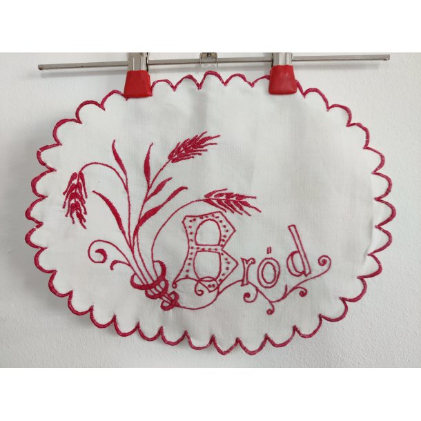 Gammel broderet serviet til br�dkurv