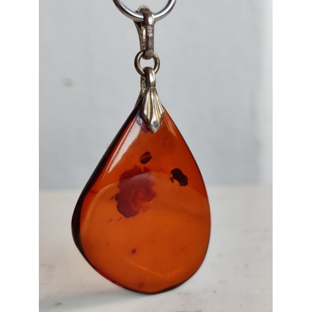 Assymetrisk vedh�ng af rav