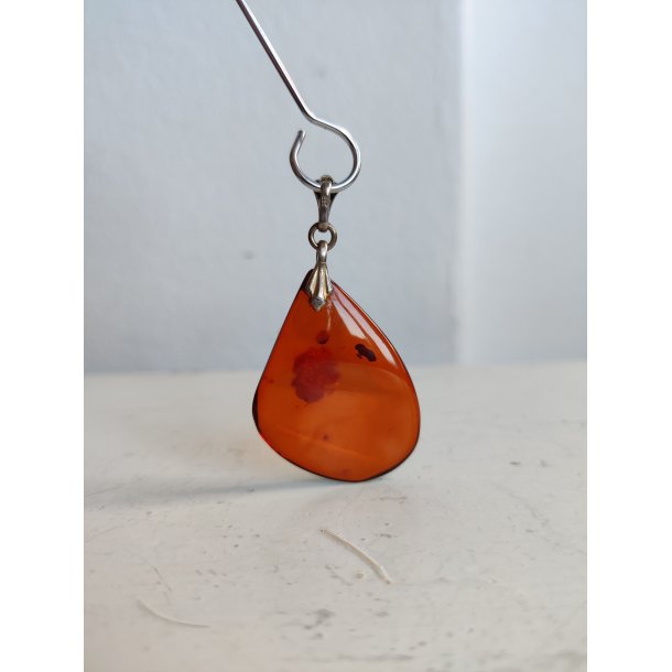 Assymetrisk vedh�ng af rav