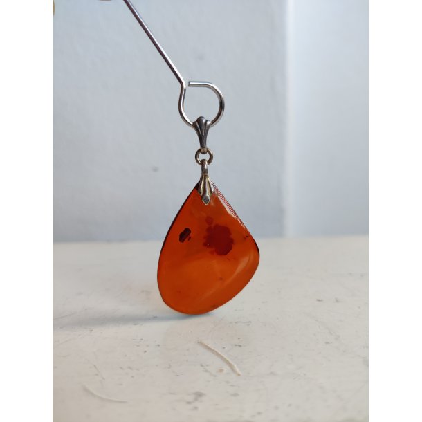 Assymetrisk vedh�ng af rav