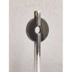 Skulpturel broche af s�lv og horn