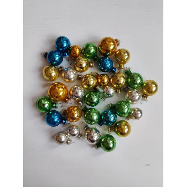 32 sm� blandede vintage julekugler