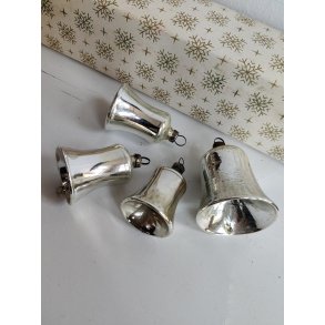 4 gamle s�lvklokker til juletr�et