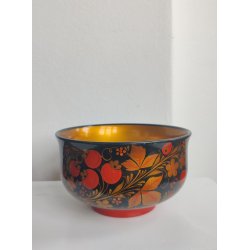 Lakeret sk�l med blade og b�r, russisk