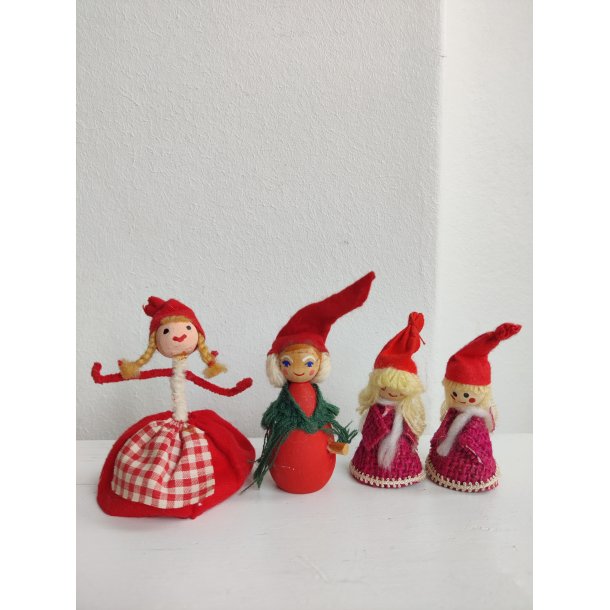 Forskellige gamle nissepiger, 4 stk