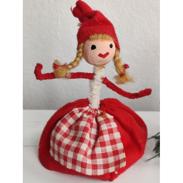 Forskellige gamle nissepiger, 4 stk