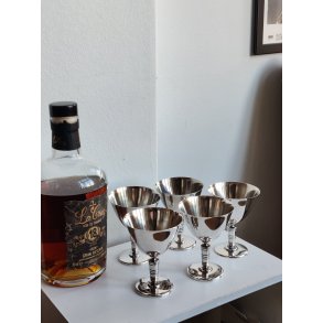 5 fors�lvede glas til portvin, rom el. lign.