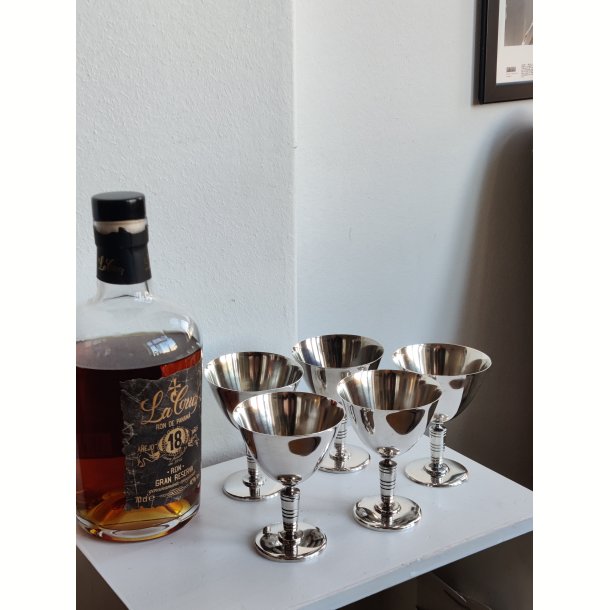 5 fors�lvede glas til portvin, rom el. lign.