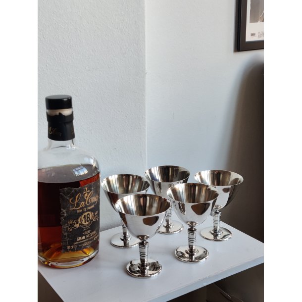 5 fors�lvede glas til portvin, rom el. lign.