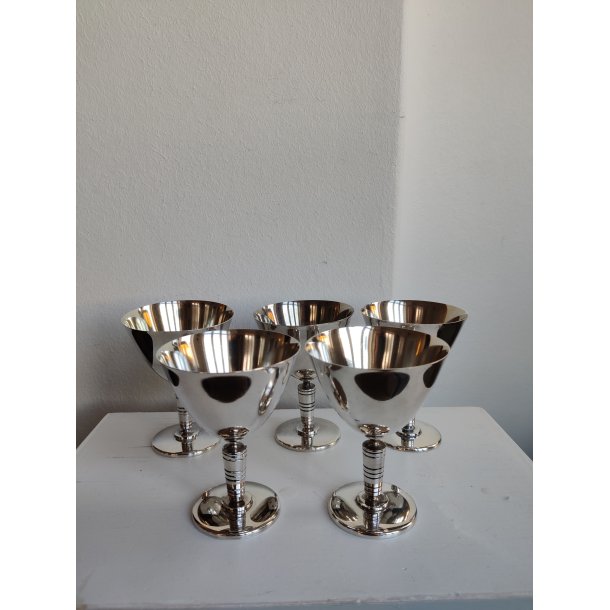 5 fors�lvede glas til portvin, rom el. lign.