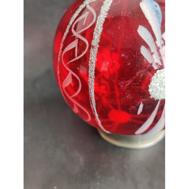 Gennemsigtig r�d. Stor vintage julekugle