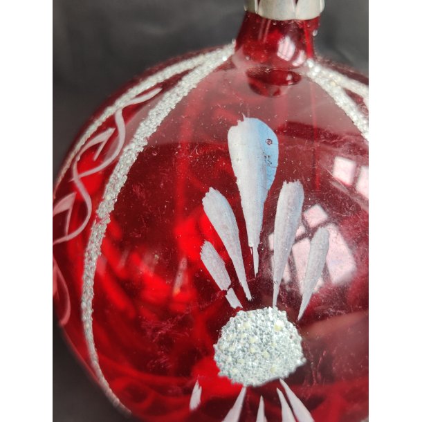 Gennemsigtig r�d. Stor vintage julekugle