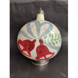 Hvid med r�de klokker. Stor h�ndmalet vintage julekugle