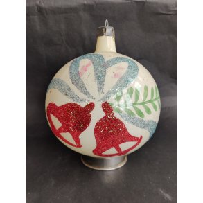 Hvid med r�de klokker. Stor h�ndmalet vintage julekugle