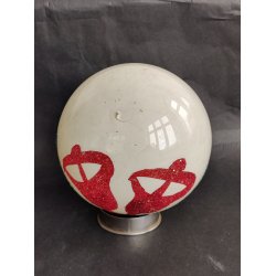 Hvid med r�de klokker. Stor h�ndmalet vintage julekugle