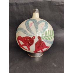 Hvid med r�de klokker. Stor h�ndmalet vintage julekugle