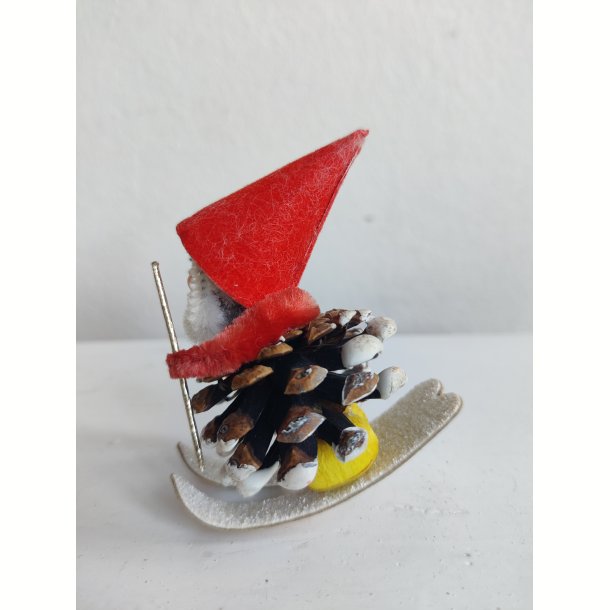 Japansk vintage ski-nisse med r�d hue