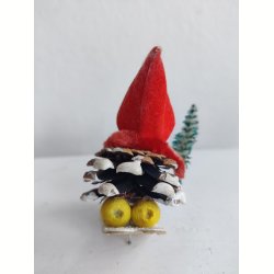 Japansk vintage ski-nisse med r�d hue