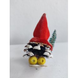 Japansk vintage ski-nisse med r�d hue