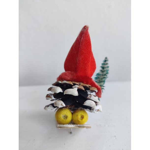 Japansk vintage ski-nisse med r�d hue