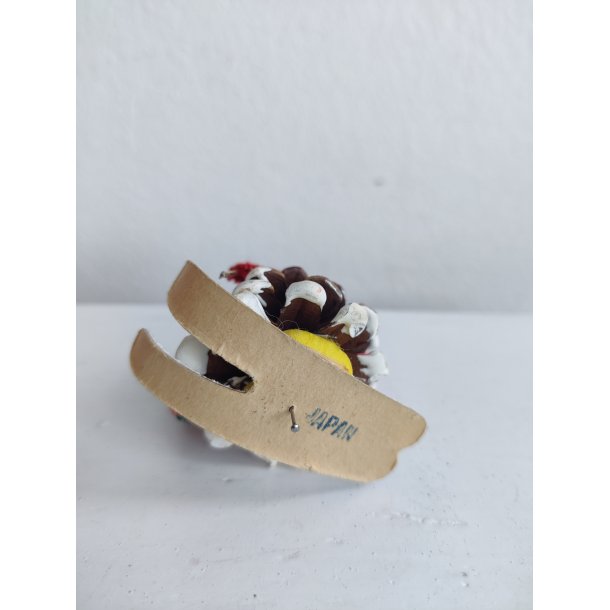 Japansk vintage ski-nisse med r�d hue