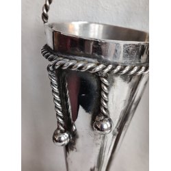 To s�lvfarvede kr�mmerhuse af metal