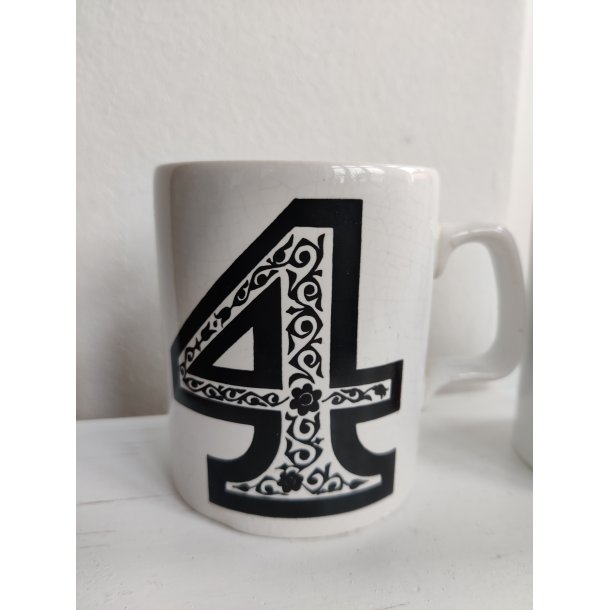 Retro nummer-krus 1 og 4, Staffordshire England