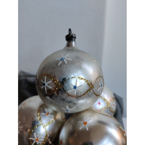 4 vintage julekugler, s�lv og glimmer 1950-1960